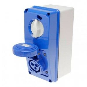PRESA CEE 2P+T 16A PARETE IP67 230V 6H CON INTERRUTTORE - GEW GW66204N